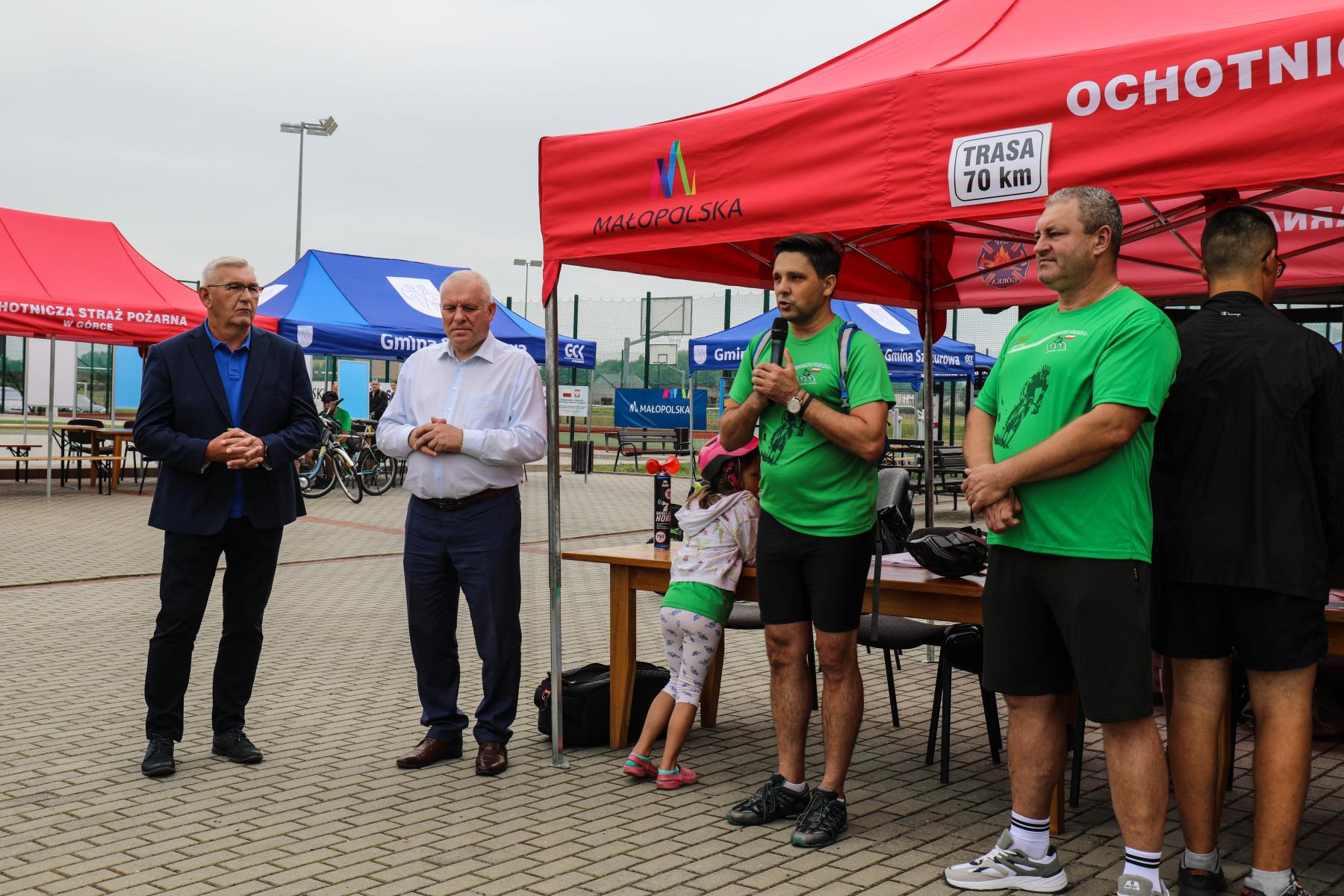 Część oficjalna rajdu rowerowego. Przemówienia gości