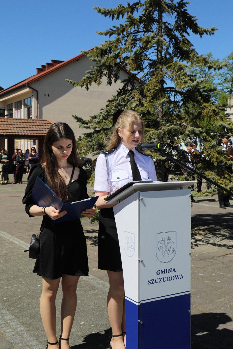 Na zdjęciu przedstawicielki Młodzieżowej Rady Gminy Szczurowa podczas obchod&oacute;w